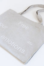 Lade das Bild in den Galerie-Viewer, Tasche "free your emotions"